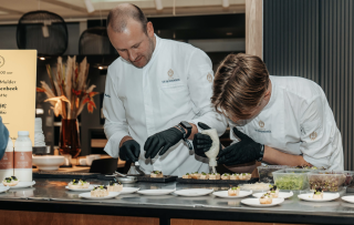 100 topchefs koken samen tijdens  Gault&Millau evenement