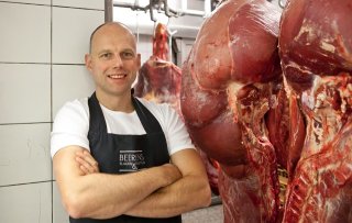 Brabantse slager Toine Beerens deelt slagerslessen
