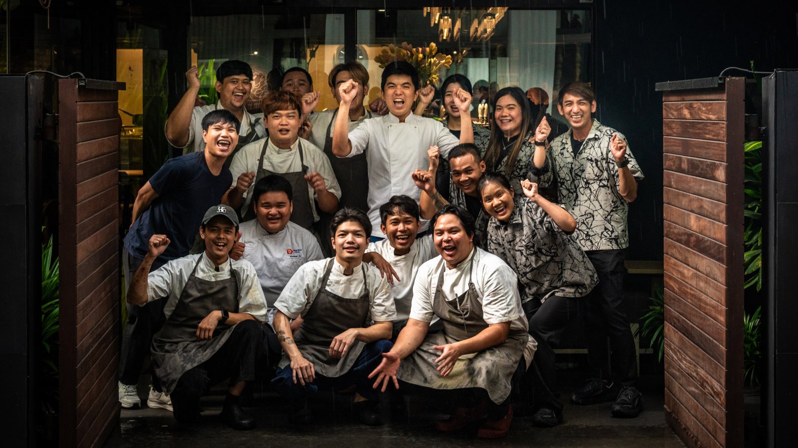 Chef-kok Ton met zijn team bij Le Du