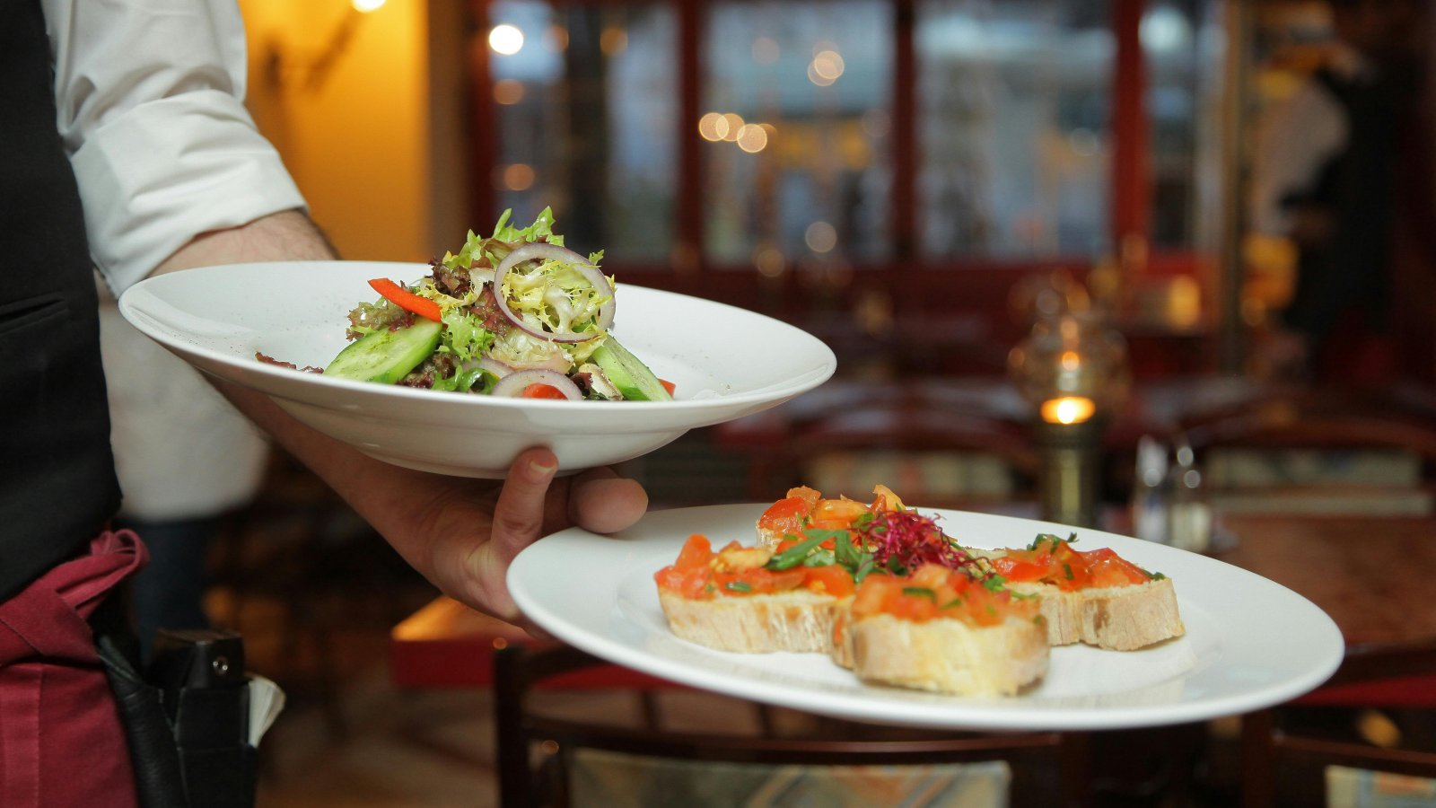 Dit zijn de meest voordelige én duurste landen voor een diner i