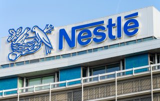 Nestlé verzet in hoog tempo de bakens