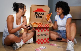 Pizza Hut komt met pizzadoos die transformeert tot minitafel 