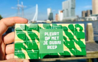 Rotterdammers lanceren 'Pleurt op met je Dubai reep' chocolade