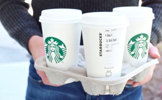 Starbucks schaft meerprijs voor soja- en havermelk af