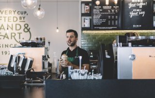 Bizz & Dis | De eerste Starbucks drive-through van Nederland en ander zakennieuws