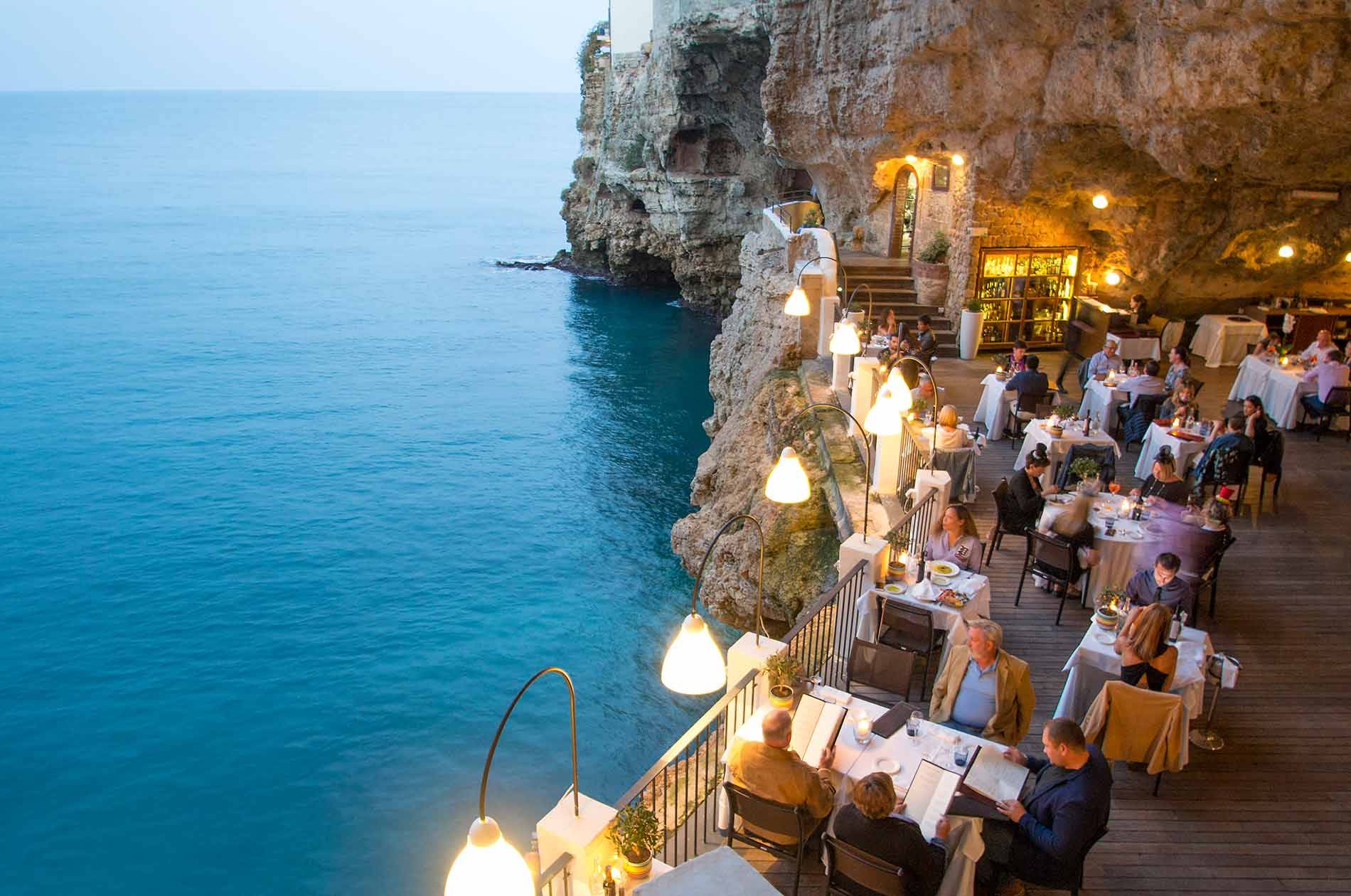 Grotta Palazzese, Puglia