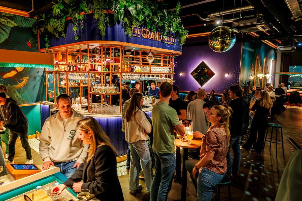 Foto door: The Grand Shuffle Bar