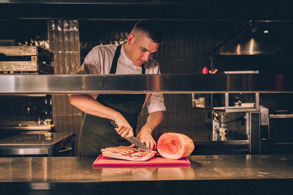RAUWR verkoopt vers en diepvriesvlees. Daarnaast wordt charcuterie steeds belangrijker.