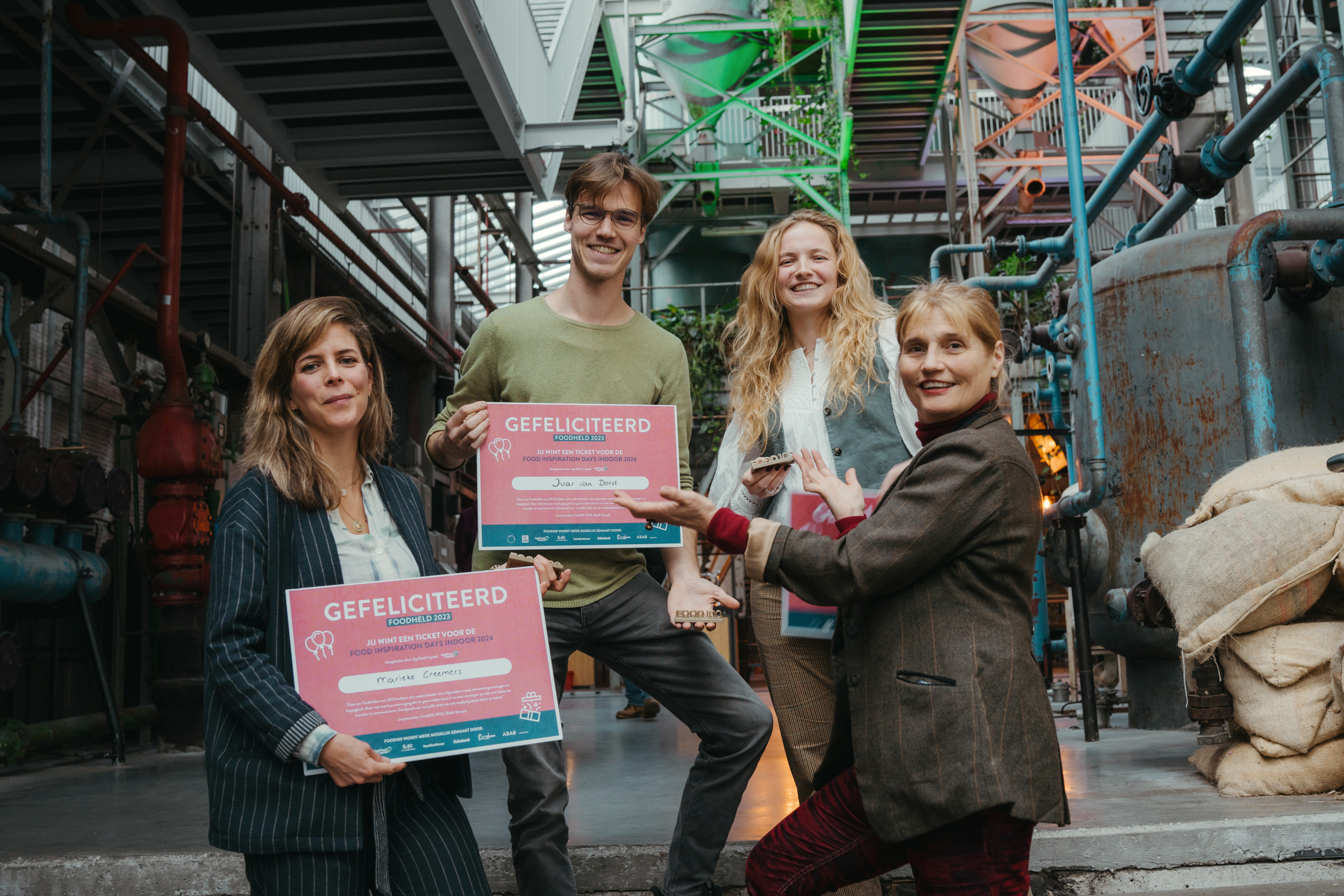 Sheila Struyck (rechts) met drie van de Foodhelden van 2023, foto door: Nina Slagmolen