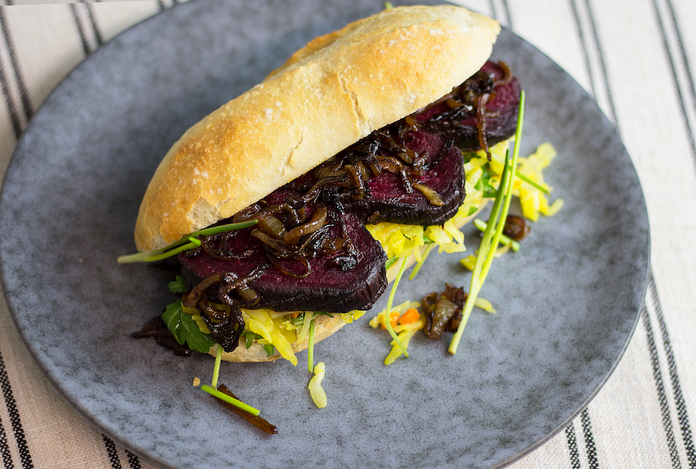 Broodje biet | foto door: Anne Pluijms